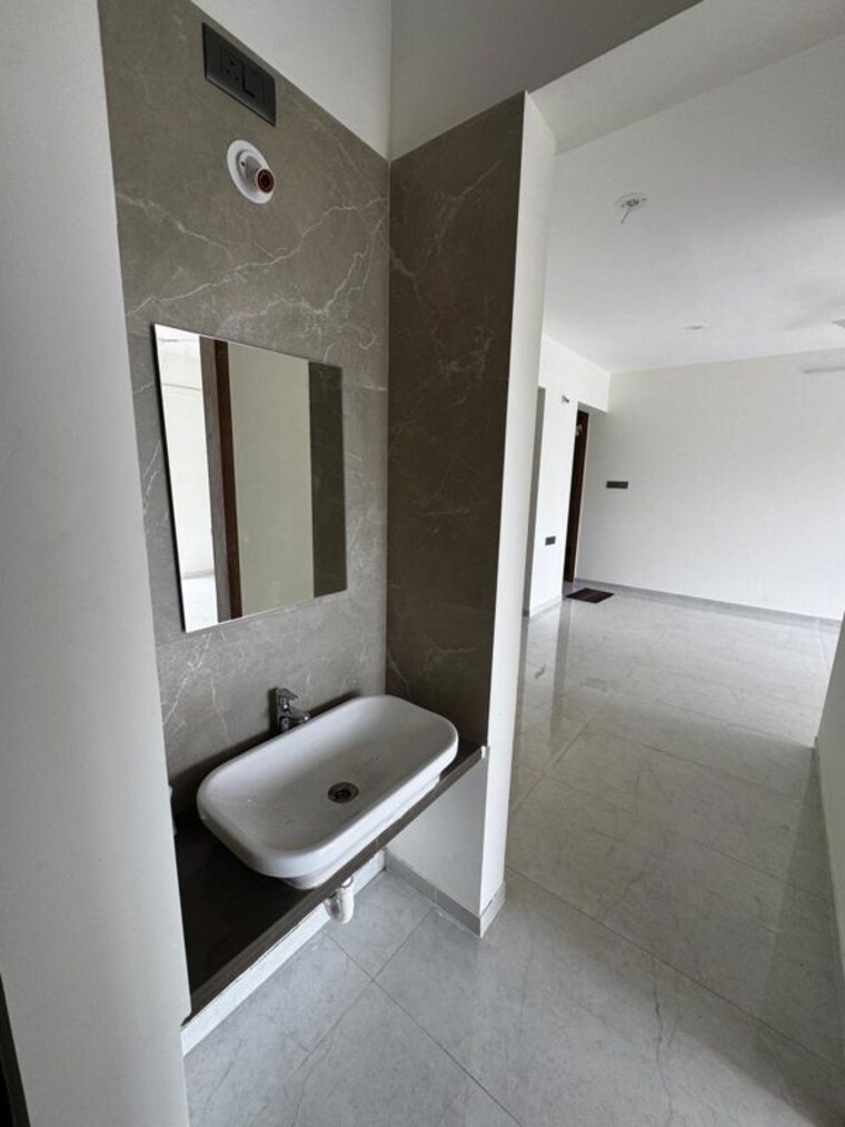 Bathroom, glorious-tathastu 3 Bedroom 1000 Sq.Ft. Apartment In Ravet Pune 10630399