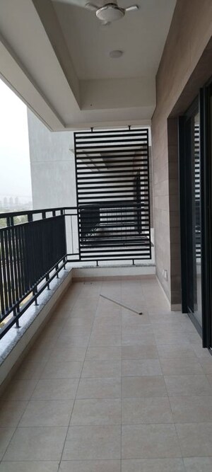 Balcony in 4 BHK Apartment at Pareena Express Heights, Sector 99 – for Rent