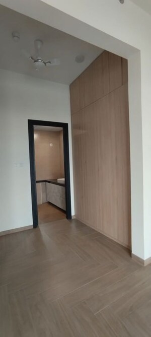 Room in 4 BHK Apartment at Pareena Express Heights, Sector 99 – for Rent