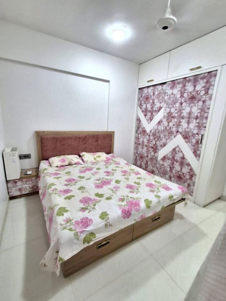 Bedroom, manik-moti-varsova 2 Bedroom 800 Sq.Ft. Apartment In Versova Mumbai 10630401