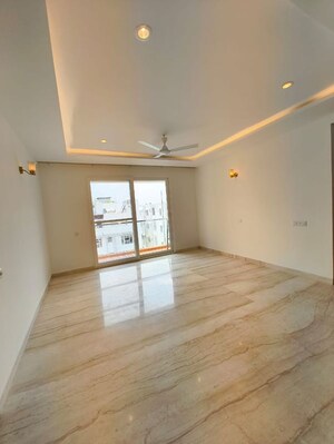 Room in 3 BHK Apartment at Caval Cade, Benson Town – for Rent