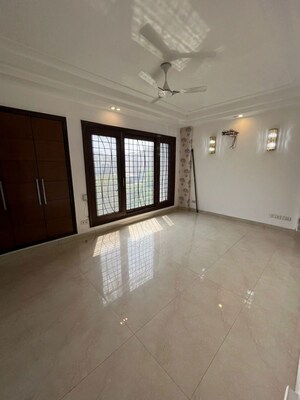 Room in 4 BHK Builder Floor at Greater Kailash I – for Rent