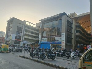  Shop – Exterior View View at Vesu - for Sale