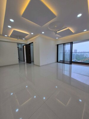 Room in 3 BHK Apartment at Kalpataru Magnus, Bandra East – for Sale