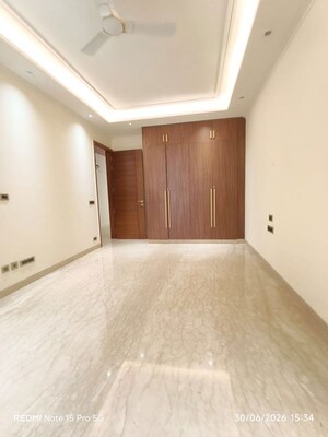 Room in 3 BHK Builder Floor at Greater Kailash I – for Rent