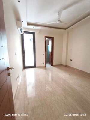 Room in 3 BHK Builder Floor at Greater Kailash I – for Rent
