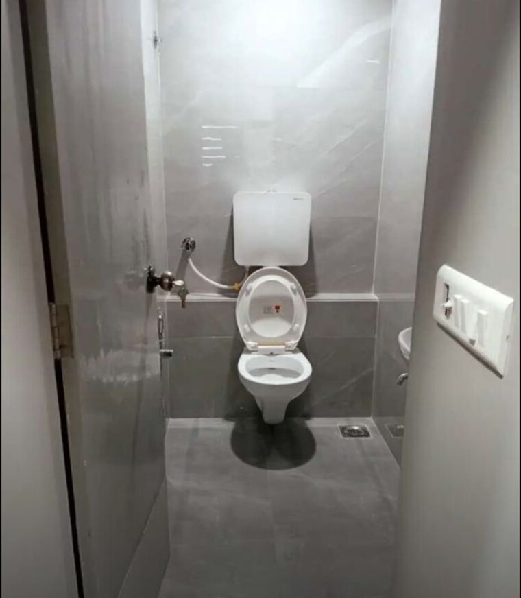 Bathroom, kantatoli Commercial Office Space 3400 Sq.Ft. In Kantatoli Ranchi 10630581