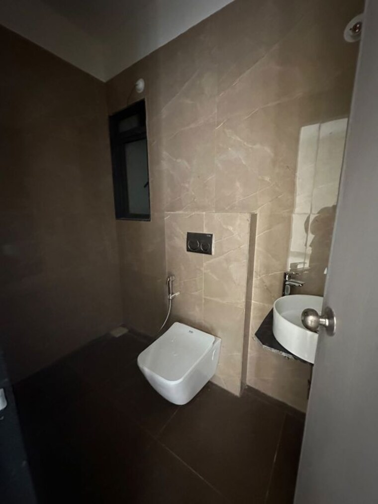 Bathroom, dhamji-shamji-mahavir-spring-tulip-phase-1 3 Bedroom 1150 Sq.Ft. Apartment In Pokhran Road No Two Thane 10630592