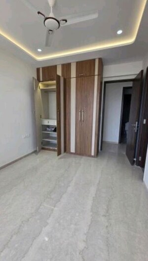 Room in 4 BHK Apartment at Bandra Kurla Complex – for Sale