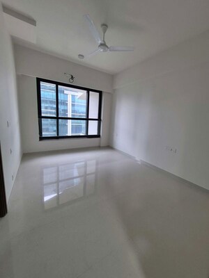 Room in 4 BHK Apartment at Bandra Kurla Complex – for Sale