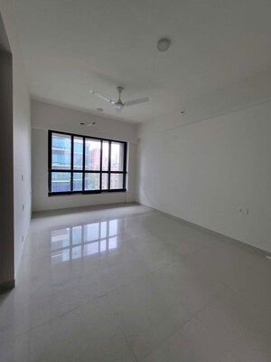 Room in 4 BHK Apartment at Bandra Kurla Complex – for Sale