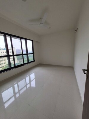 Room in 4 BHK Apartment at Bandra Kurla Complex – for Sale