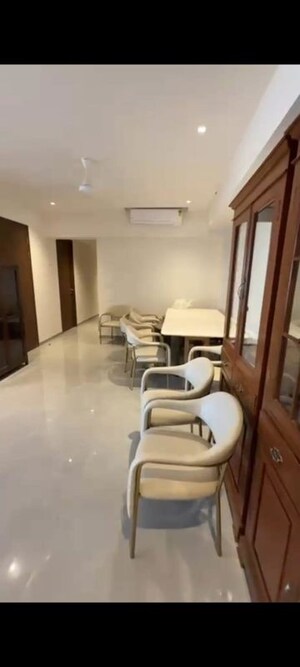 Team Area in 5 BHK Apartment at Bandra Kurla Complex – for Sale