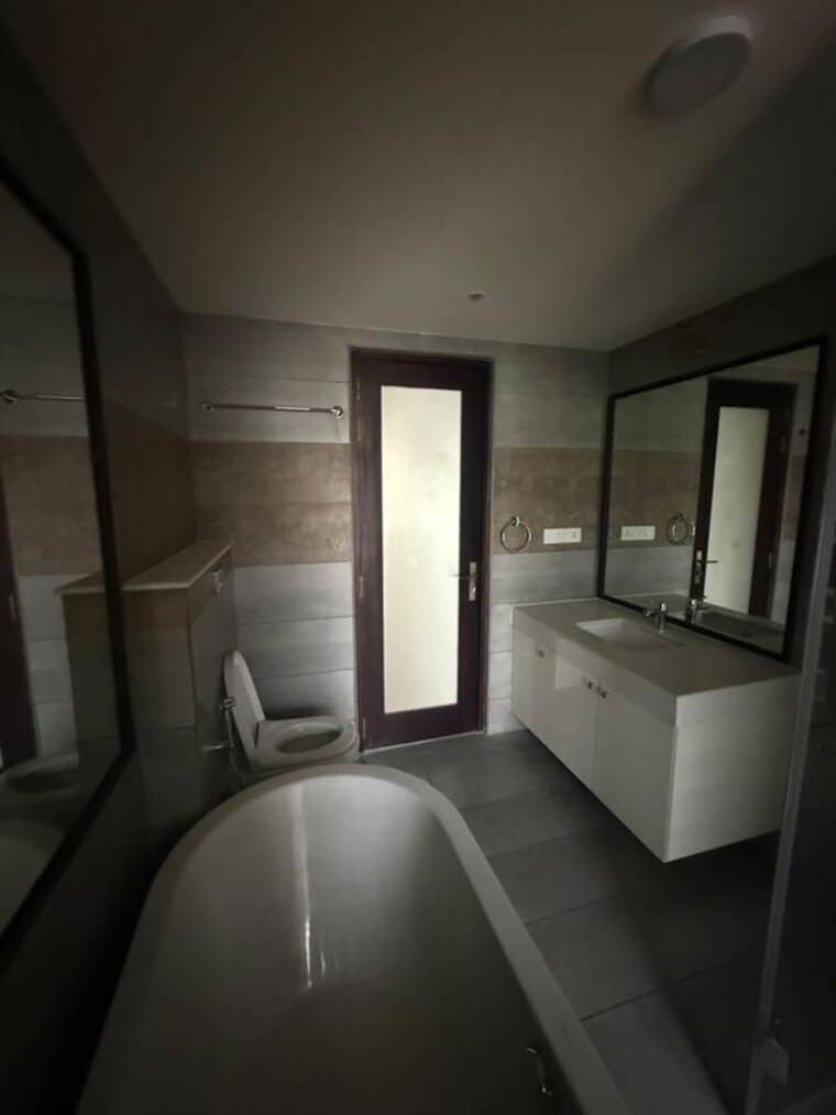 Bathroom, embassy-grove 5 Bedroom 4897 Sq.Ft. Villa In Kodihalli Bangalore 10630702