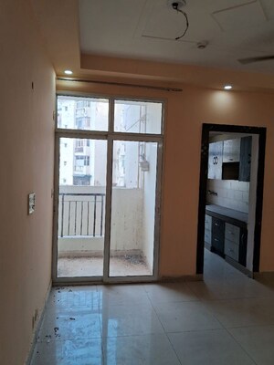 Room in 2 BHK Apartment at Mahagun Mahagunpuram II, Lal Kuan – for Rent