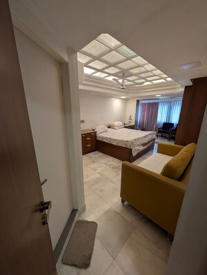 Room in 3.5 BHK Apartment at Maker Tower, Cuffe Parade – for Sale
