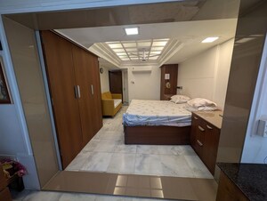 Bedroom in 3.5 BHK Apartment at Maker Tower, Cuffe Parade – for Sale