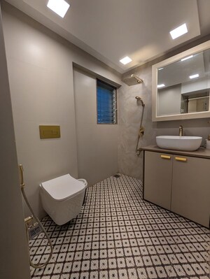 Bathroom in 3.5 BHK Apartment at Maker Tower, Cuffe Parade – for Sale