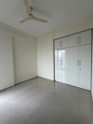 Room in 2 BHK Apartment at Dhamji Shamji Mahavir Spring Tulip Phase 1, Pokhran Road No Two – for Rent