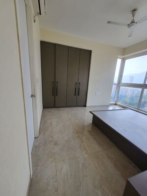 Room in 3 BHK Apartment at Tata Serein, Pokhran Road No Two – for Rent