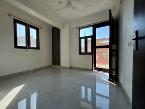 Room in 2 BHK Apartment at Chattarpur – for Rent