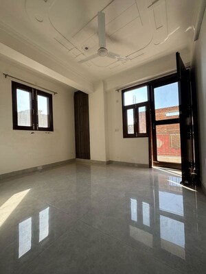 Room in 2 BHK Apartment at Chattarpur – for Rent