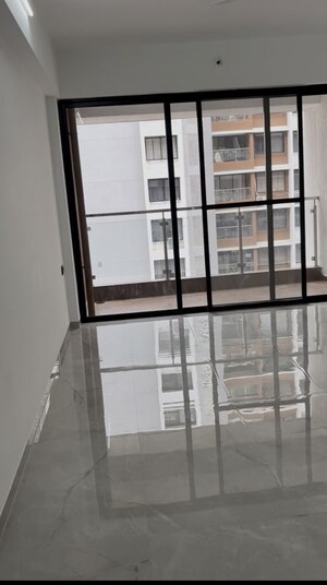 Room in 2 BHK Apartment at Unique Youtopia, Kharadi – for Rent