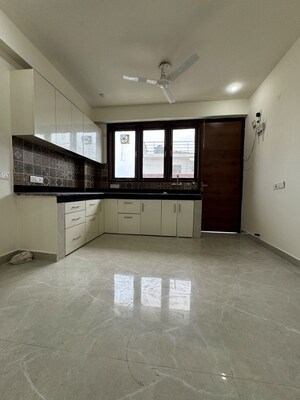 Room in 2 BHK Apartment at Chattarpur – for Rent
