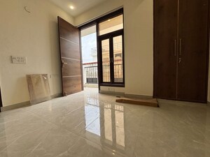 Room in 2 BHK Apartment at Chattarpur – for Rent