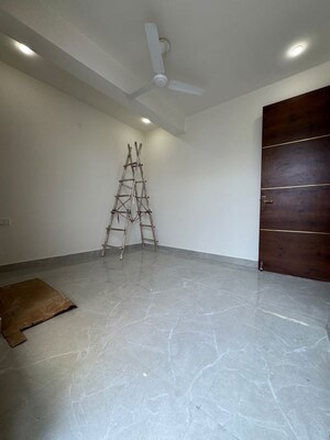 Room in 2 BHK Apartment at Chattarpur – for Rent