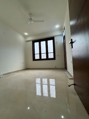 Room in 2 BHK Apartment at Chattarpur – for Rent