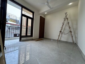 Room in 2 BHK Apartment at Chattarpur – for Rent