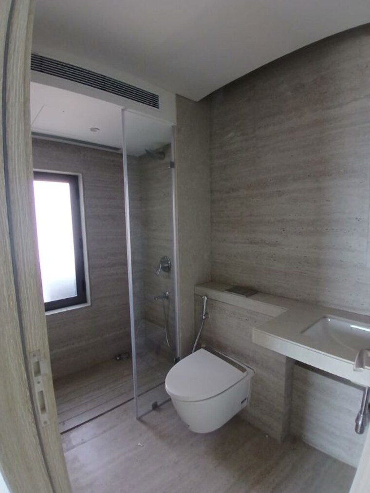 Bathroom, rustomjee-paramount-f-wing 2 Bedroom 780 Sq.Ft. Apartment In Khar West Mumbai 10630786