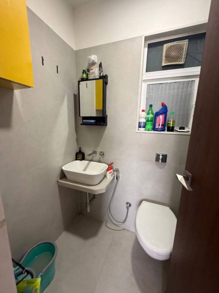 Bathroom, romell-amore 2 Bedroom 650 Sq.Ft. Apartment In Andheri West Mumbai 10630815
