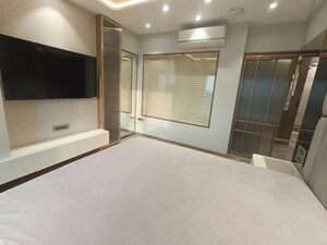 Room in 4 BHK Apartment at Ekta Trinity, Santacruz West – for Rent