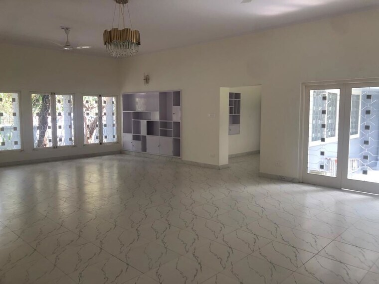 Room, earls-court 3 Bedroom 4250 Sq.Ft. Independent House In Brigade Road Bangalore 10569424