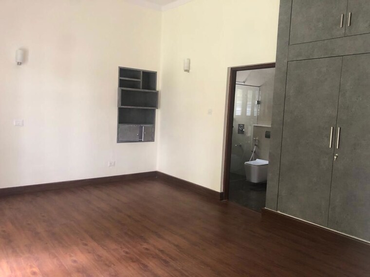 Room, earls-court 3 Bedroom 4250 Sq.Ft. Independent House In Brigade Road Bangalore 10569424
