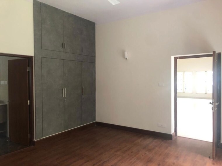 Room, earls-court 3 Bedroom 4250 Sq.Ft. Independent House In Brigade Road Bangalore 10569424