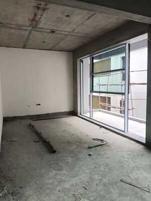 Room in  Office Space at Embassy Icon, Infantry Road – for Rent