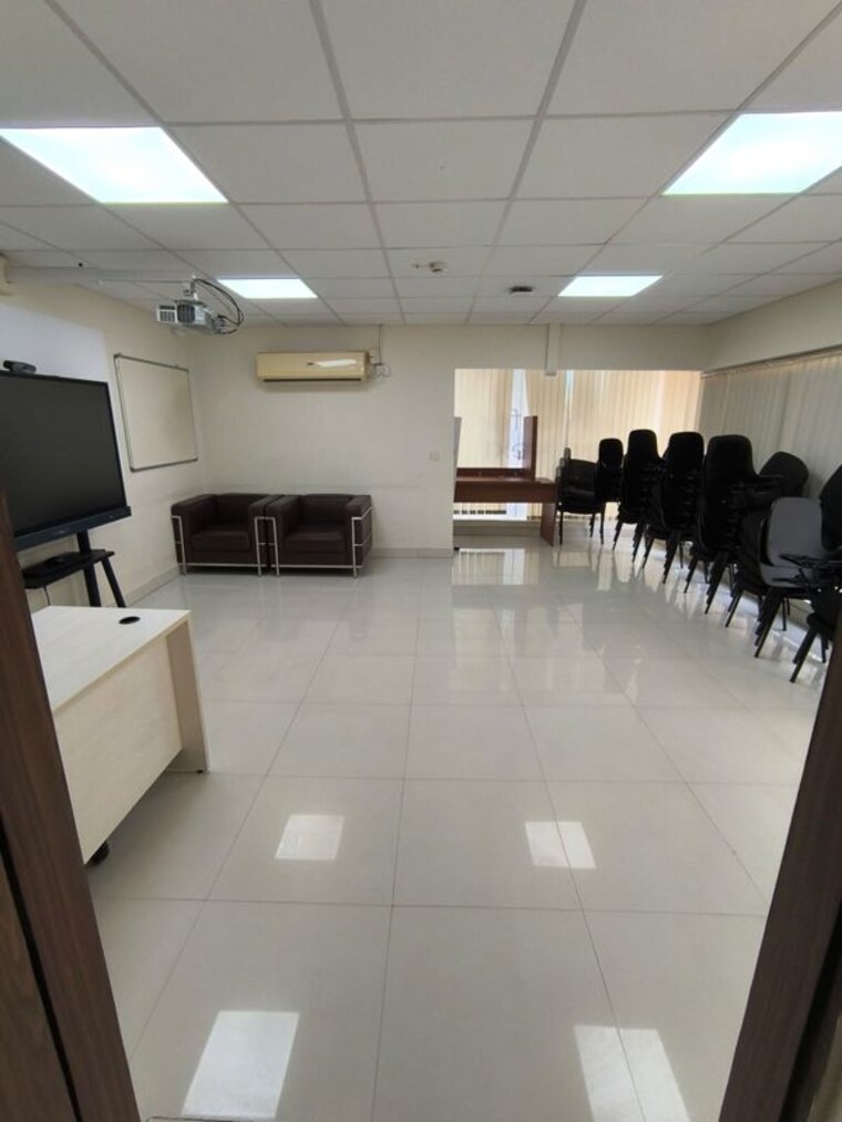 Team Area, embassy-icon Commercial Office Space 2800 Sq.Ft. In Infantry Road Bangalore 10505064