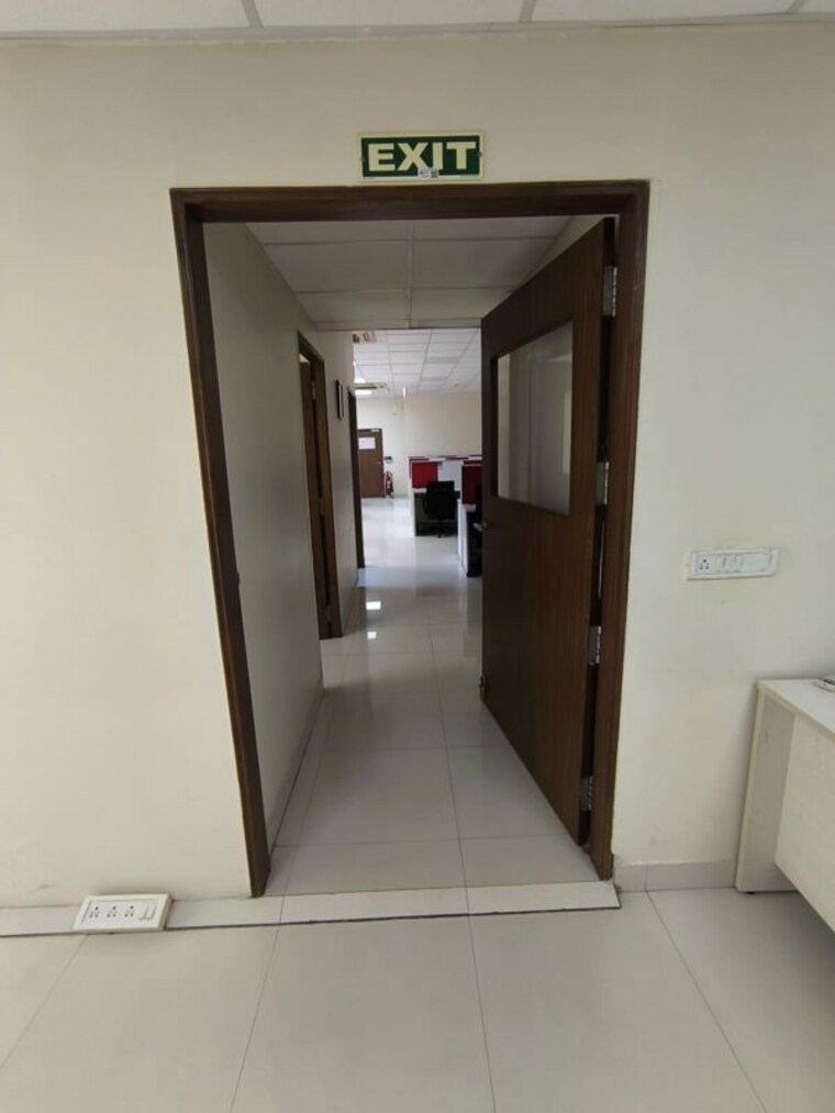 Room, embassy-icon Commercial Office Space 2800 Sq.Ft. In Infantry Road Bangalore 10505064