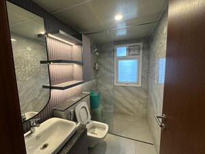 Bathroom in 3 BHK Apartment at Prestige Fairfield, Rmv 2nd Stage – for Rent