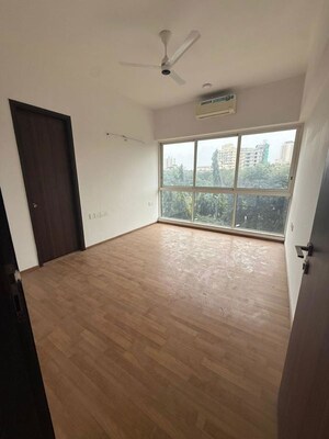 Room in 2 BHK Apartment at Marathon Monte South, Byculla West – for Rent