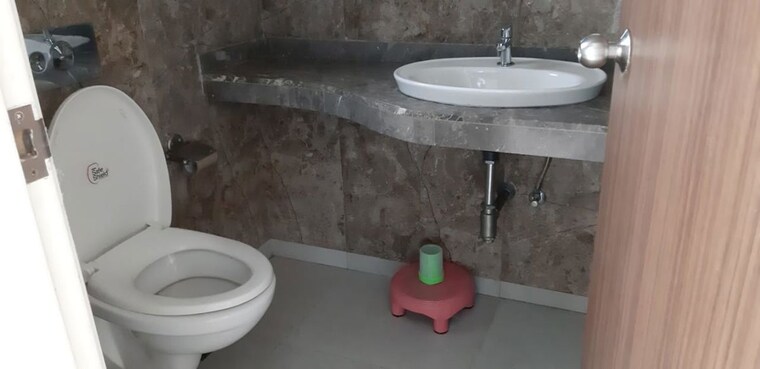 Bathroom, lnt-crescent-bay-t3 2 Bedroom 864 Sq.Ft. Apartment In Parel Mumbai 10630844