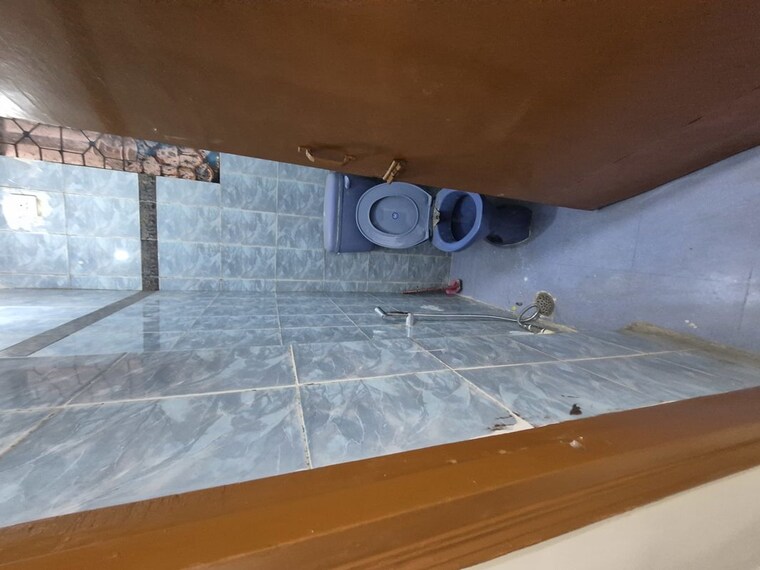 Bathroom, mayur vihar 2.5 Bedroom 1050 Sq.Ft. Apartment In Mayur Vihar Delhi 10630849