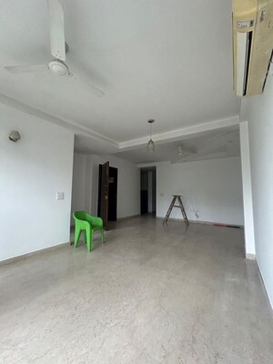 Room in 3 BHK Builder Floor at Saket – for Rent