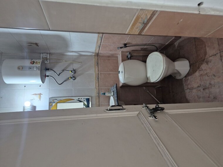 Bathroom, mayur vihar 2 Bedroom 850 Sq.Ft. Apartment In Mayur Vihar Delhi 10630858