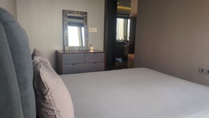 Room in 4 BHK Apartment at Lodha Trump Tower, Worli – for Rent