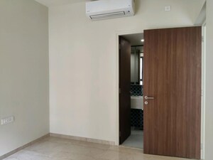 Room in 3 BHK Apartment at Lodha Sterling, Kolshet Road – for Rent