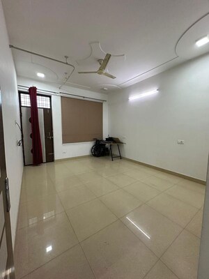 Room in 2 BHK Builder Floor at Sector 21 – for Rent